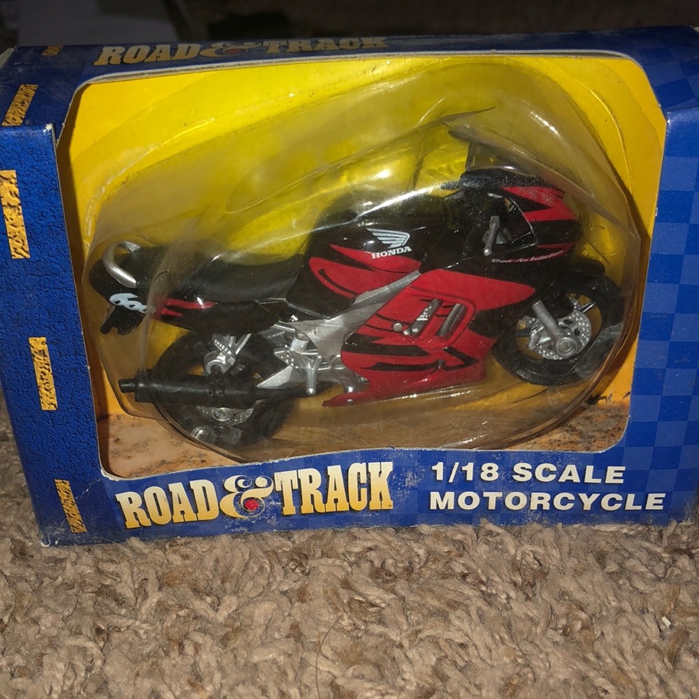 NIB Road & Track 1/18 scale Honda motorcycle